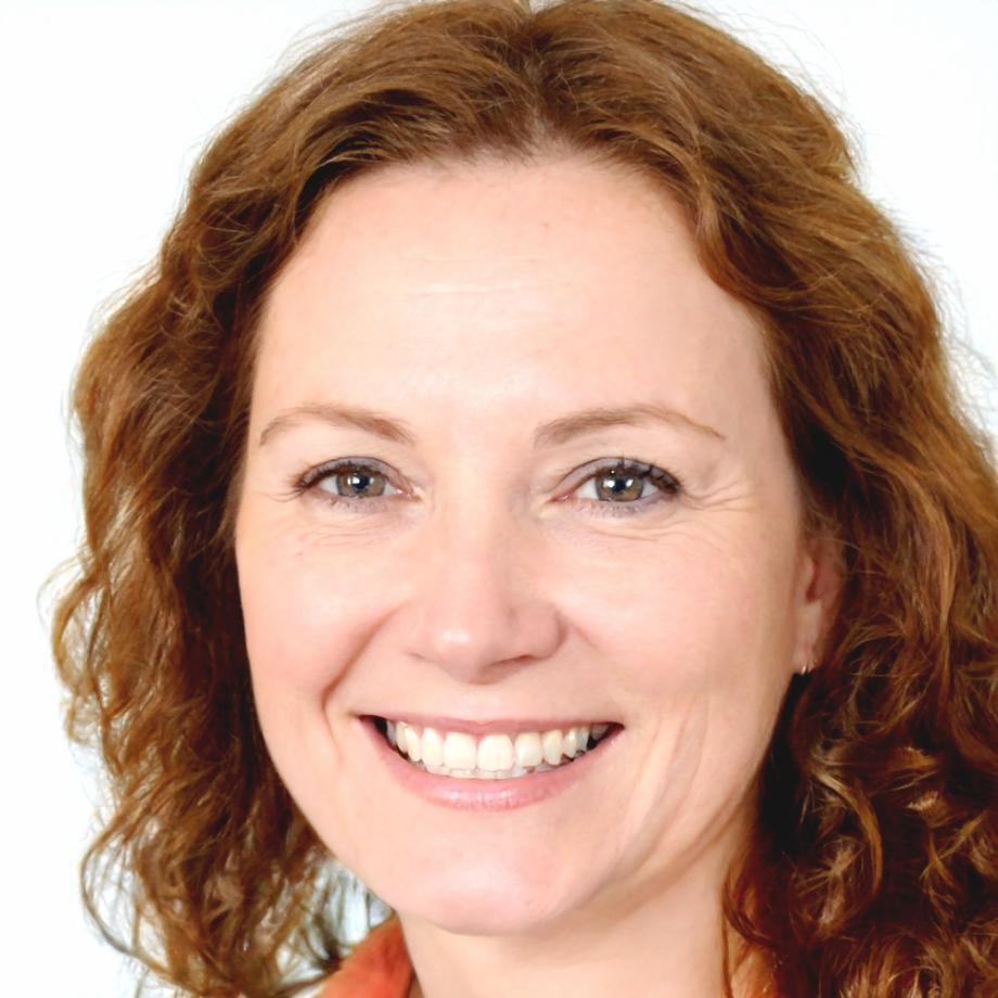 Cliente satisfaite témoignant de son expérience positive